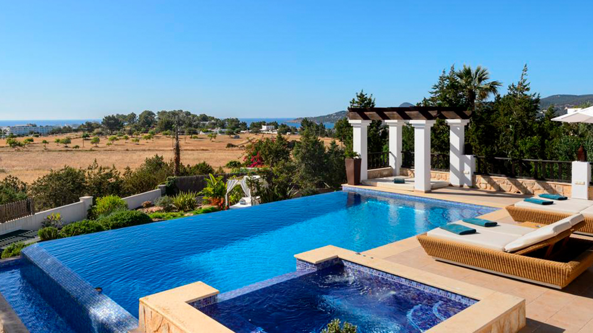 Ibiza - Almond